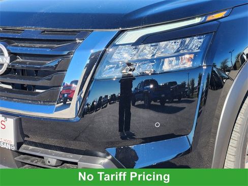Used 2025 Nissan Pathfinder SL image 6