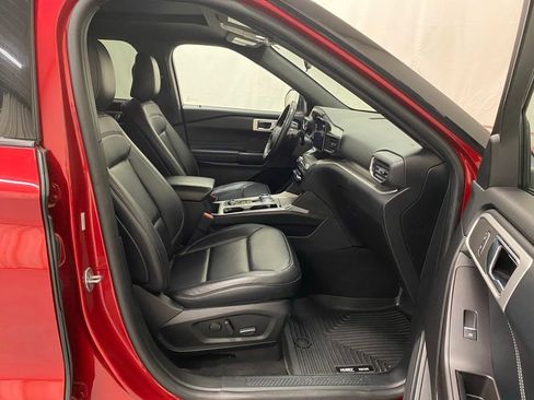 Used 2020 Ford Explorer XLT w/ Equipment Group 202A AWD/4WD image 15