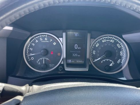 Used 2017 Toyota Tacoma SR5 w/ Tow Package image 9