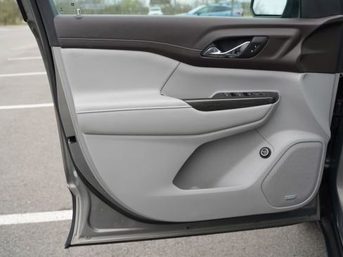 Used 2019 GMC Acadia SLT image 14