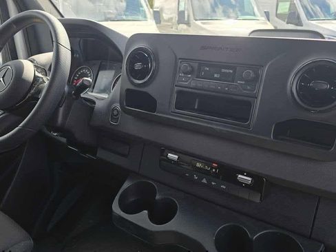 Used 2025 Mercedes-Benz Sprinter 2500 image 11