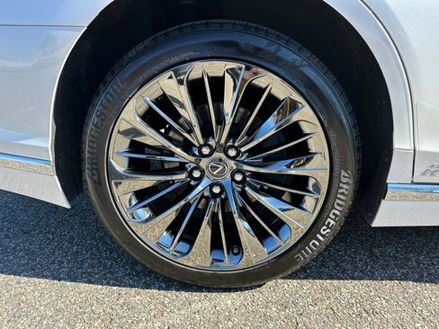 Used 2018 Lexus LS 500h image 17