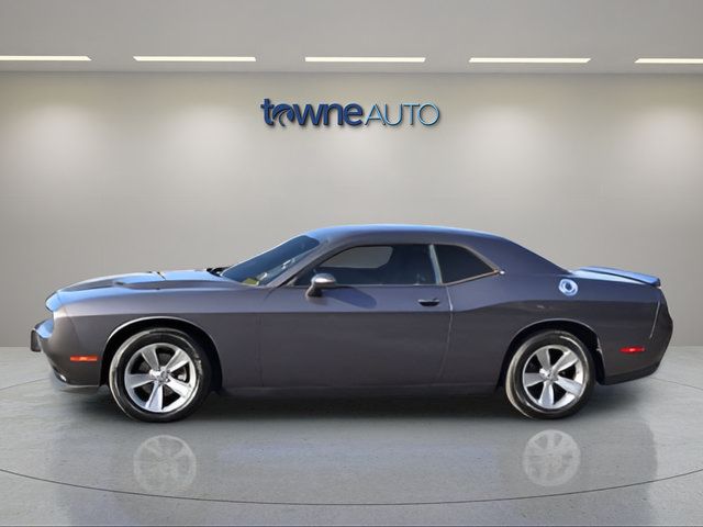 Used 2019 Dodge Challenger SXT RWD image 2