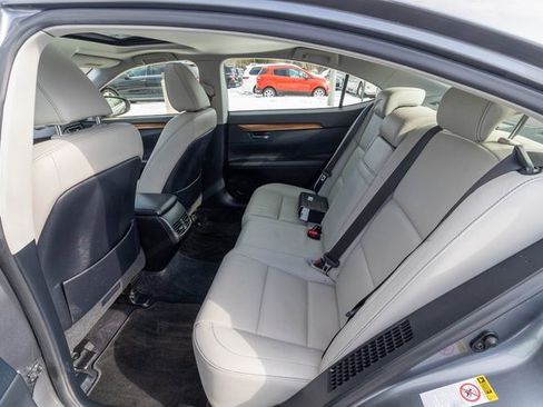 Used 2013 Lexus ES 300h image 39