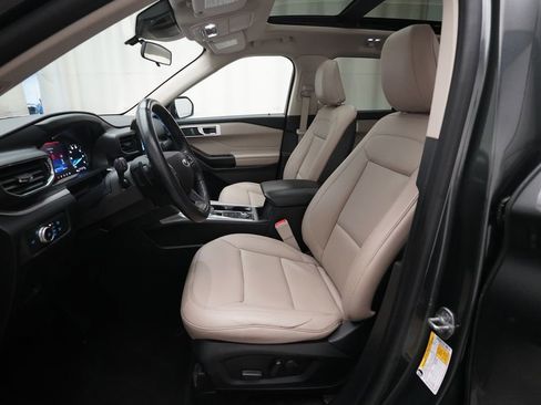 Used 2020 Ford Explorer XLT w/ Equipment Group 202A AWD/4WD image 7