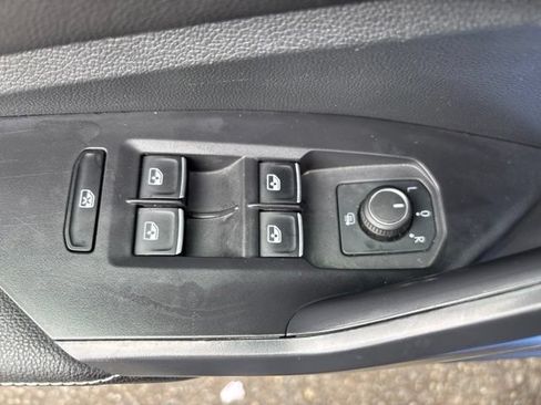 Used 2024 Volkswagen Jetta SE FWD image 9