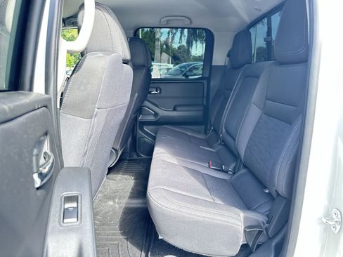 Used 2024 Nissan Frontier SV w/ SV Convenience Package RWD image 15