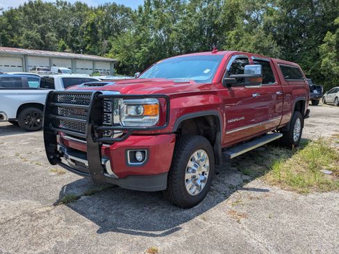 Used 2018 GMC Sierra 2500 Denali w/ Duramax Plus Package AWD/4WD image 3