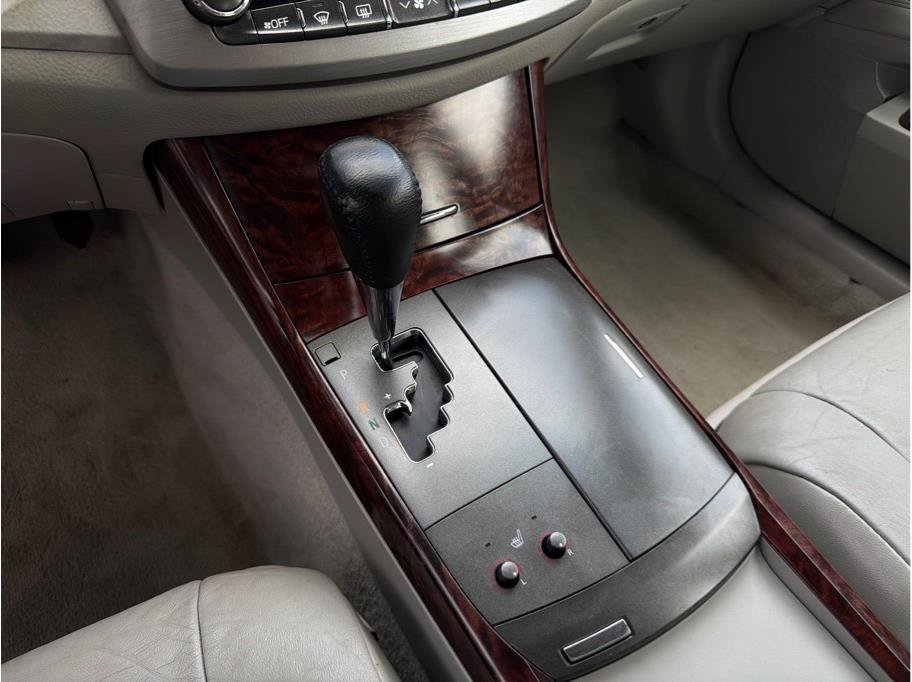 Used 2011 Toyota Avalon FWD image 18