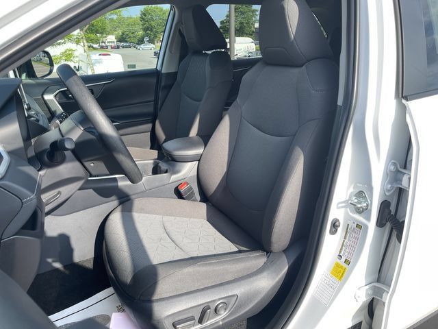 Used 2025 Toyota RAV4 XLE AWD/4WD image 14