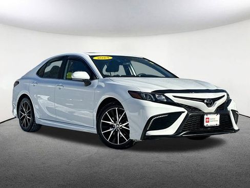 Used 2024 Toyota Camry SE image 2