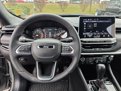 Used 2023 Jeep Compass Trailhawk w/ Trailhawk Convenience Group image 16