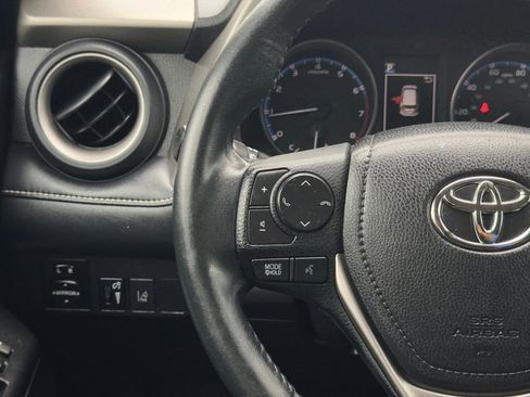 Used 2018 Toyota RAV4 XLE w/ Plus Extra Value Package AWD/4WD image 7