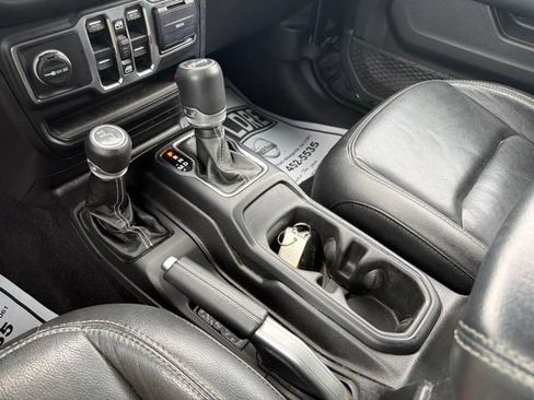 Used 2019 Jeep Wrangler Unlimited Sahara AWD/4WD image 23
