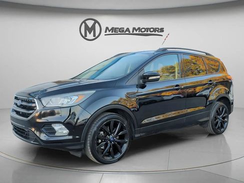 Used 2017 Ford Escape Titanium image 2