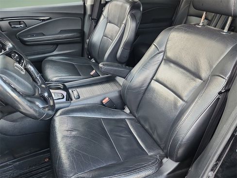 Used 2019 Honda Pilot Elite image 16