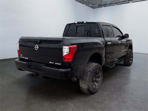 Used 2020 Nissan Titan SV w/ SV Convenience Package image 5