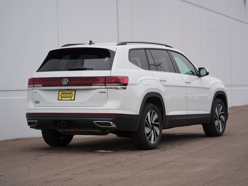 Used 2025 Volkswagen Atlas SE image 3