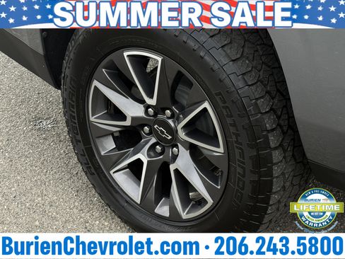 Used 2022 Chevrolet Suburban Z71 w/ Luxury Package AWD/4WD image 29