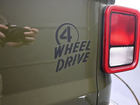 Used 2021 Jeep Gladiator Sport AWD/4WD image 10