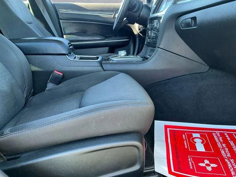 Used 2022 Chrysler 300 Touring w/ Sport Appearance Package image 20