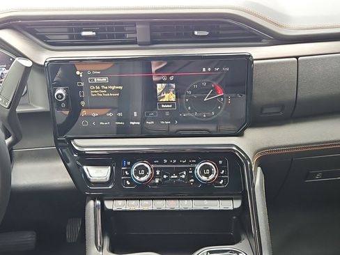 Used 2024 GMC Sierra 2500 AT4 w/ AT4 Premium Plus Package image 15