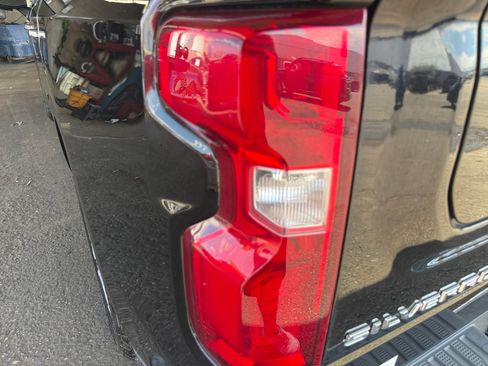 Used 2024 Chevrolet Silverado 1500 LTZ AWD/4WD image 27