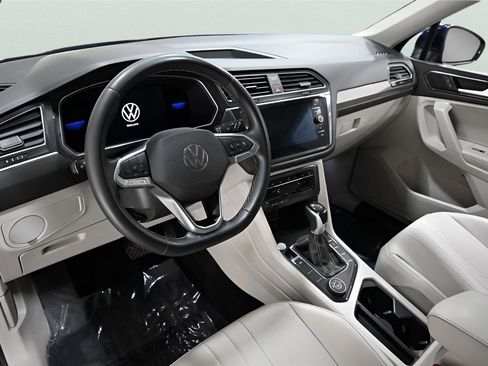 Used 2022 Volkswagen Tiguan SE AWD/4WD image 9