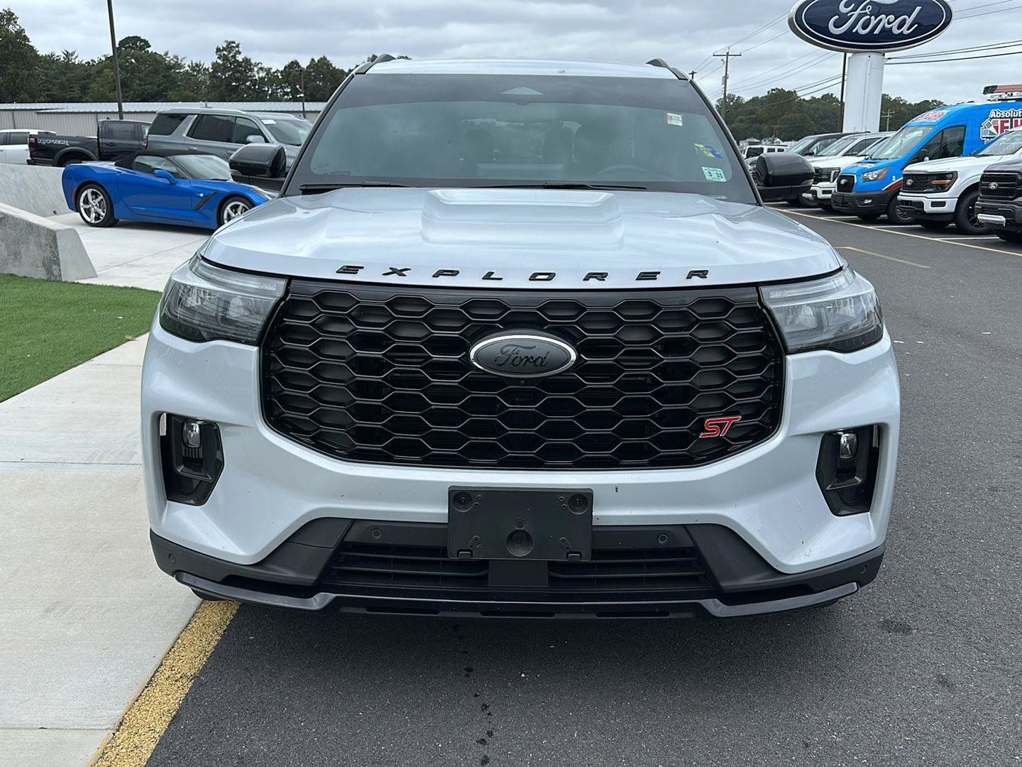 Used 2026 Ford Explorer ST AWD/4WD image 2