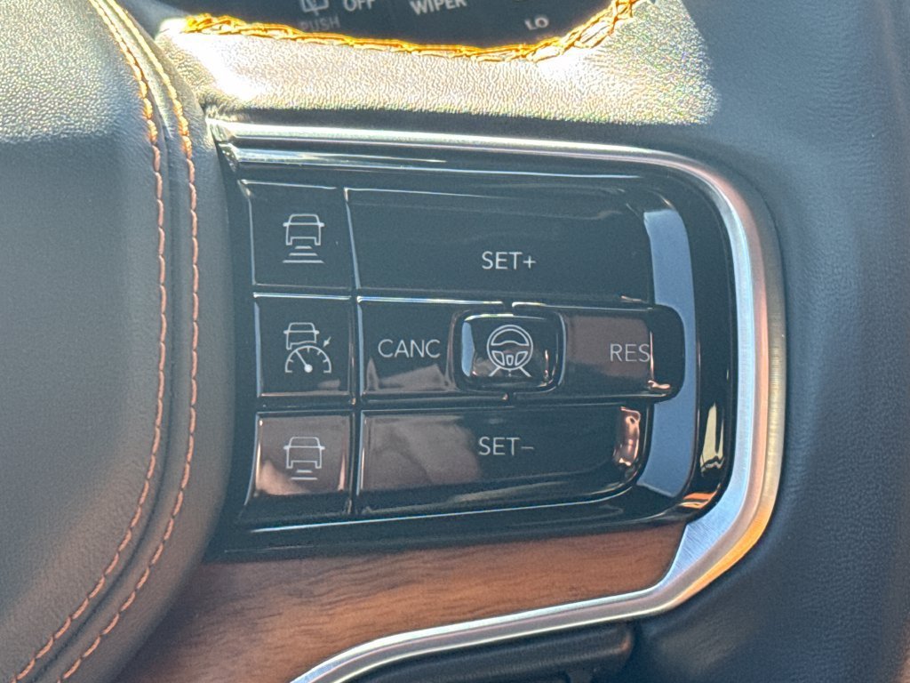 Used 2022 Jeep Grand Wagoneer Series III AWD/4WD image 25