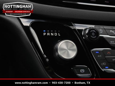 Used 2025 Chrysler Pacifica Select FWD image 16
