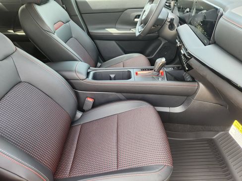 New 2026 Nissan Kicks SR AWD/4WD image 13