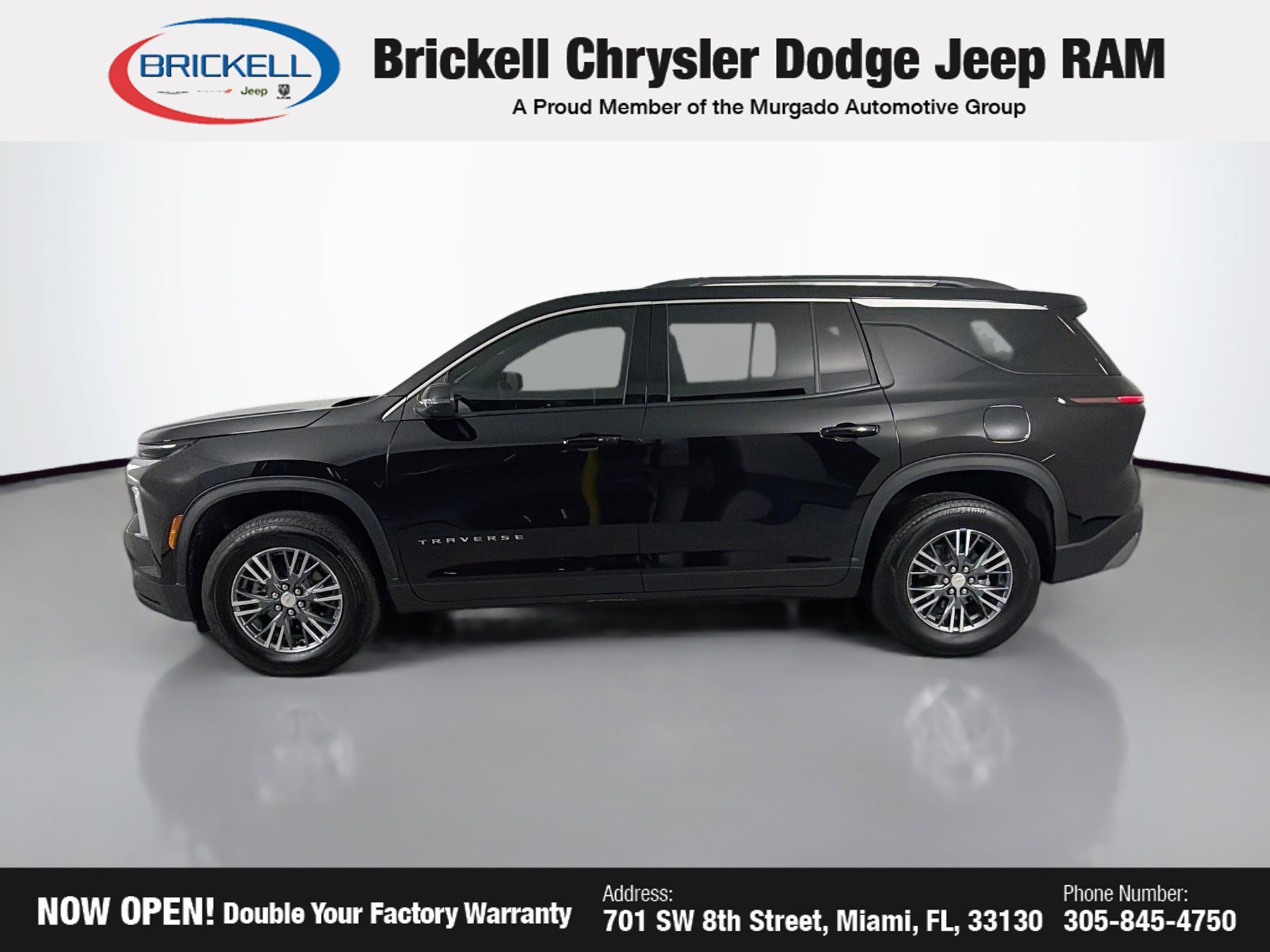 Used 2026 Chevrolet Traverse LT FWD image 2