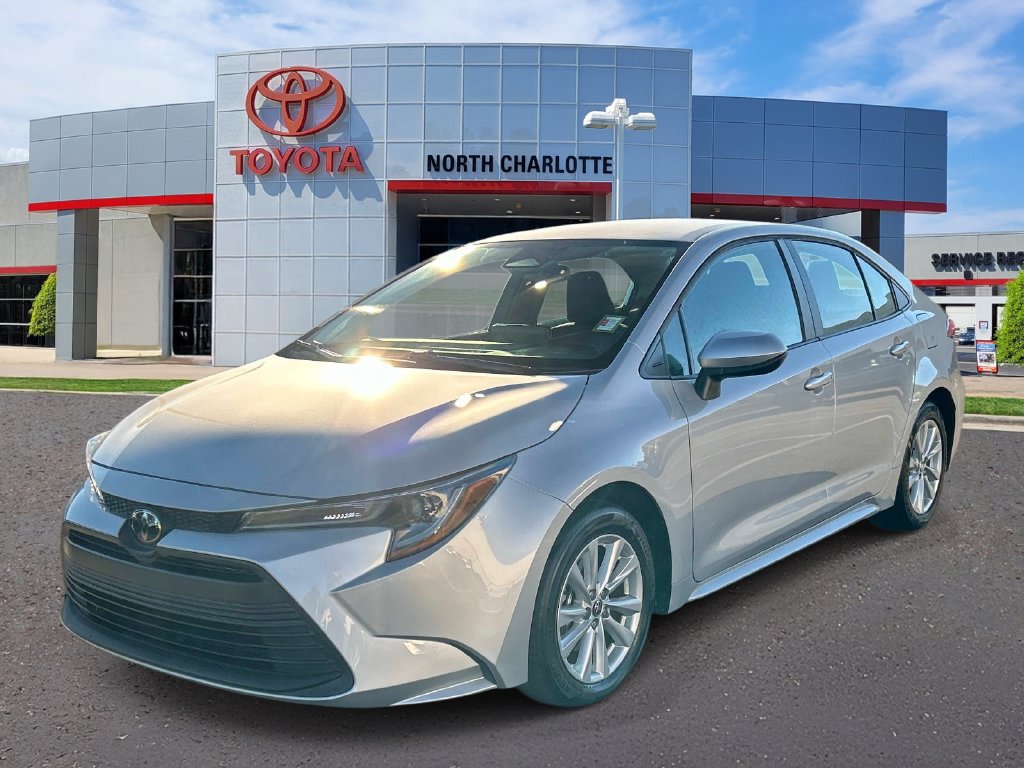 Used 2024 Toyota Corolla LE w/ LE Convenience Package FWD image 5