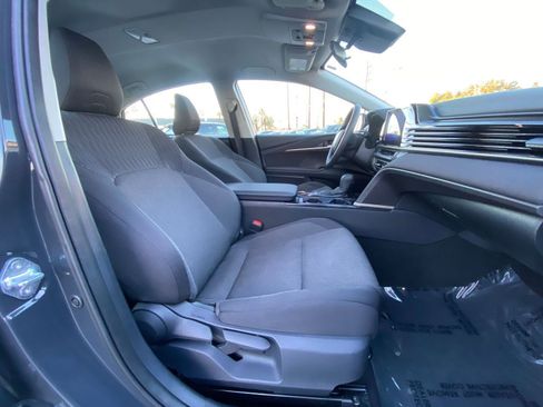 Used 2025 Toyota Camry LE image 27