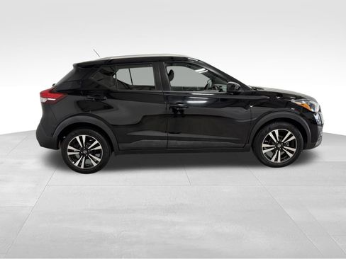 Used 2019 Nissan Kicks SV image 4