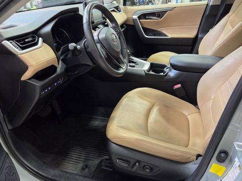 Used 2021 Toyota RAV4 XLE Premium AWD/4WD image 5