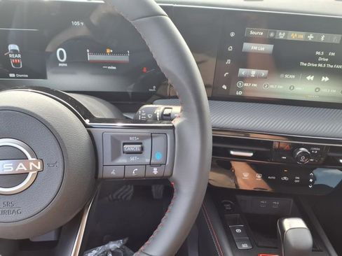 Used 2025 Nissan Kicks SR image 11