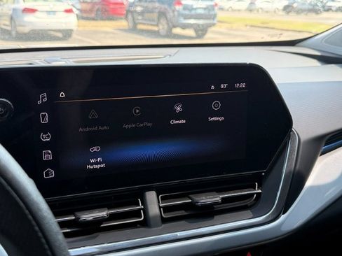 Used 2025 Chevrolet Trax LT FWD image 24
