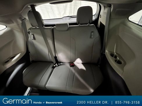 Used 2022 Toyota Sienna XLE image 32