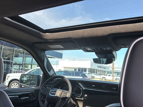 Used 2024 GMC Sierra 1500 AT4X image 25