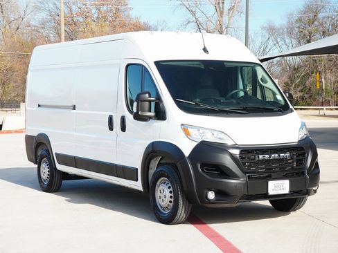 Used 2024 RAM ProMaster 2500 w/ Convenience Group image 8