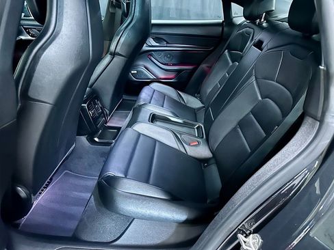 Used 2021 Porsche Taycan image 22