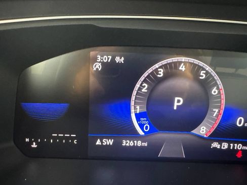 Used 2023 Volkswagen Tiguan SE w/ Panoramic Sunroof Package AWD/4WD image 4