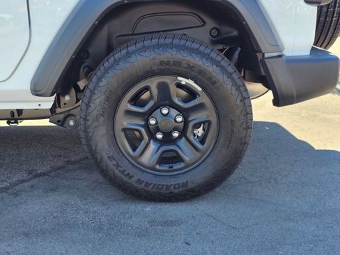 Used 2026 Jeep Wrangler Sport AWD/4WD image 11