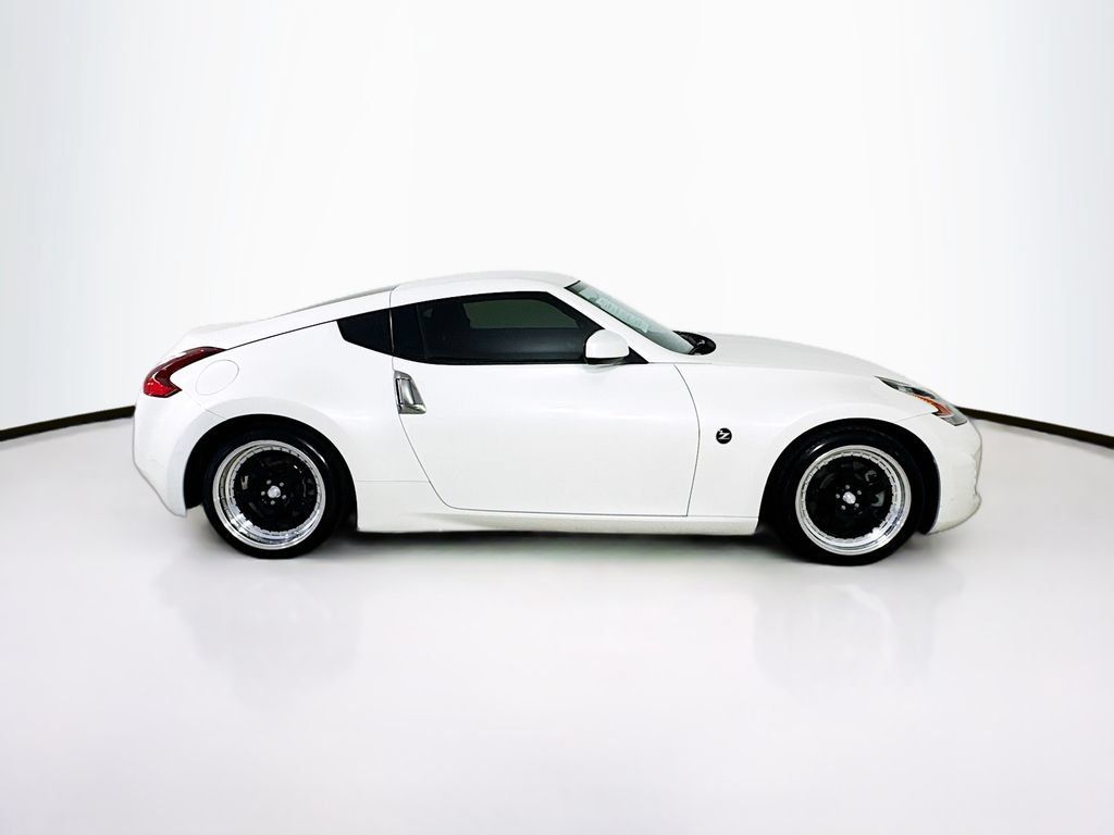 Used 2020 Nissan 370Z Coupe RWD image 8