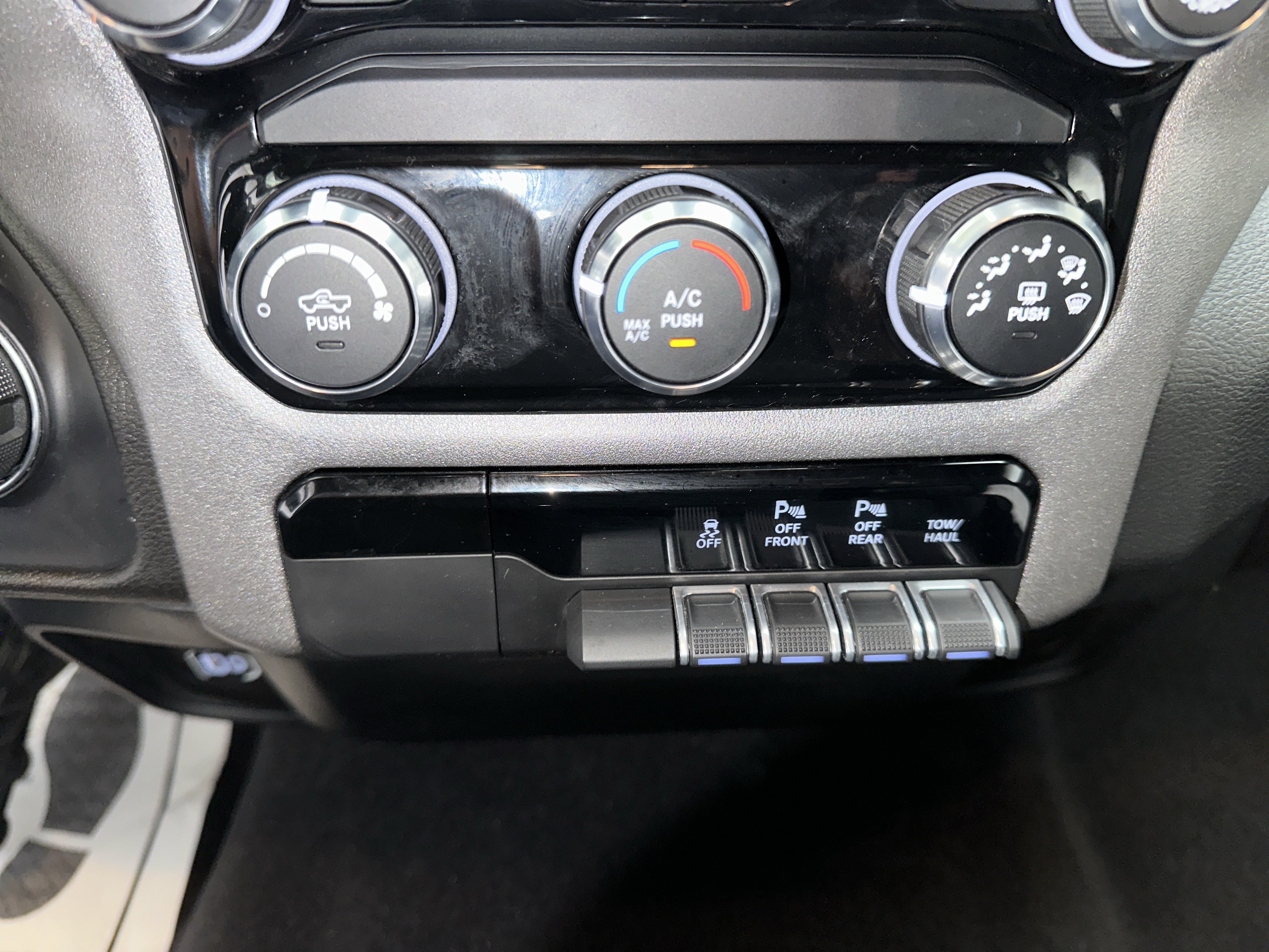 Used 2025 RAM 1500 Tradesman w/ Night Edition AWD/4WD image 36