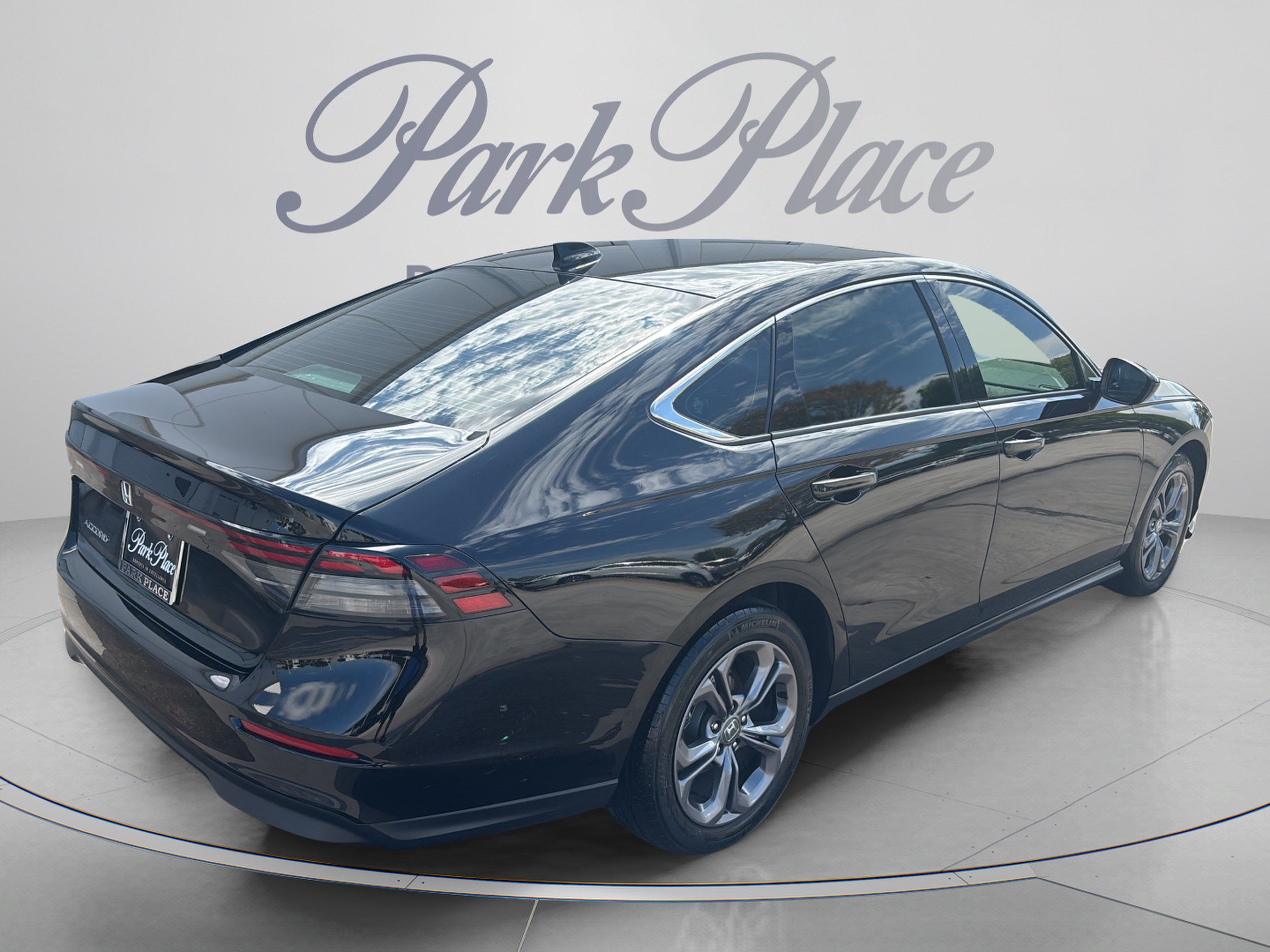 Used 2023 Honda Accord EX image 6