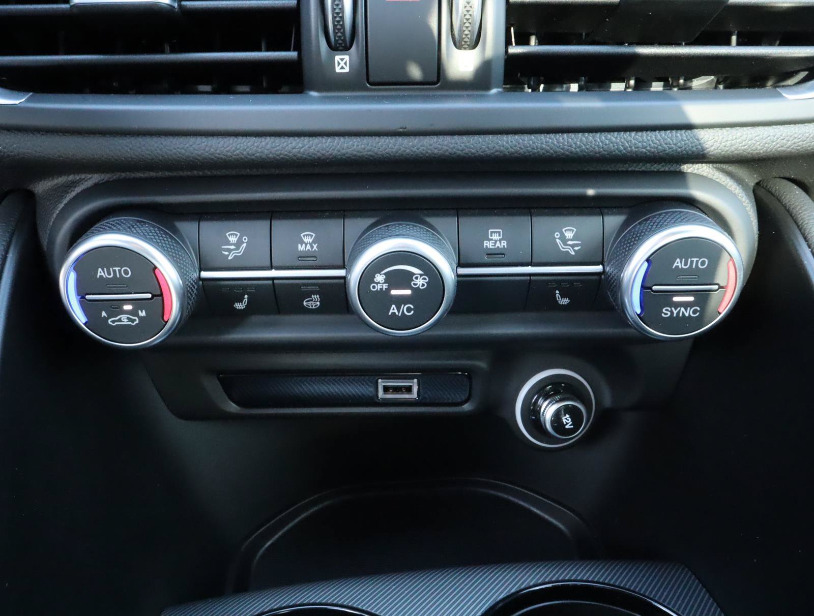 New 2025 Alfa Romeo Giulia w/ Veloce Package Rwd image 10