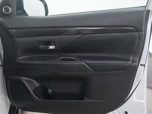 Used 2017 Mitsubishi Outlander SEL image 12